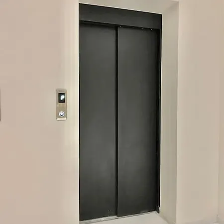 Apartment Best Studio For Business & Family Super Fast Wi-fi *